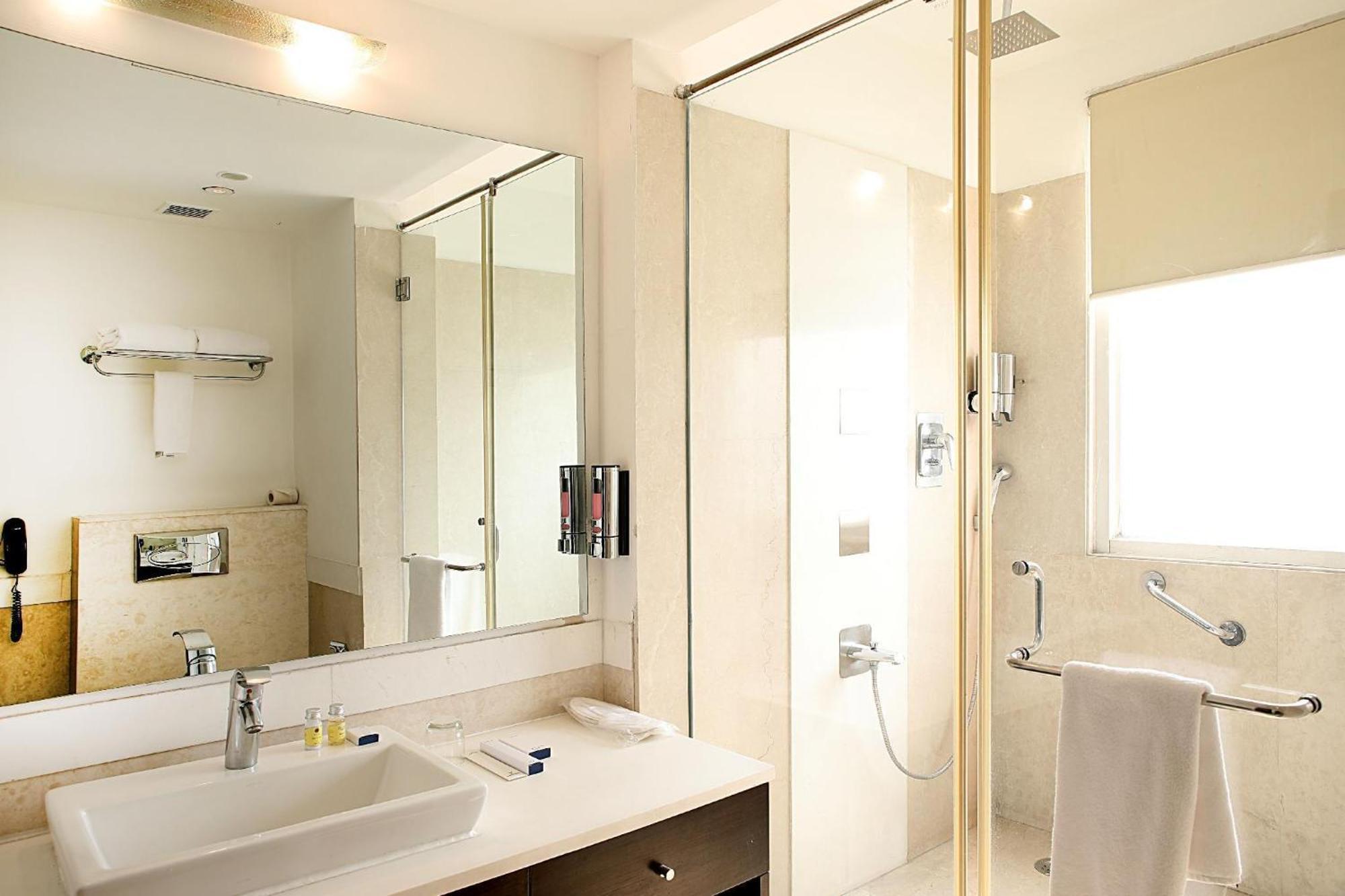 Inde Hotel Vista Woods Huda City Centre, Γκουργκάον Εξωτερικό φωτογραφία